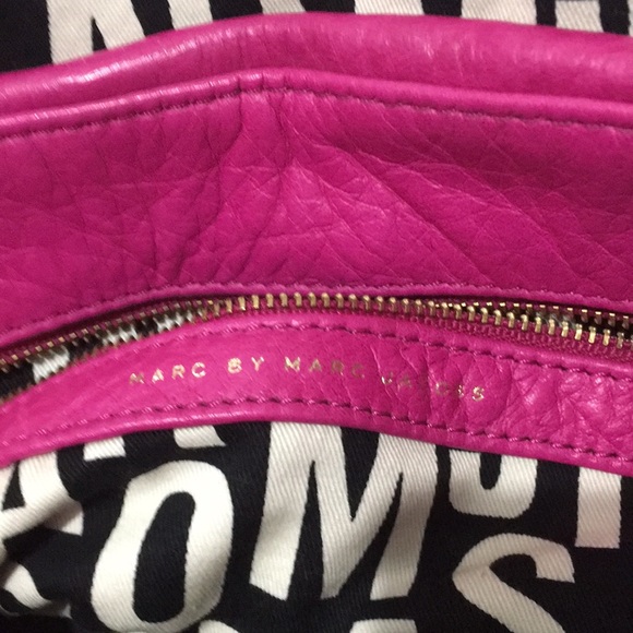 MARC BY MARC JACOBS Large Hot Pink Leather Shoulder Bag / Crossbody Bag Purse - Picture 13 of 17